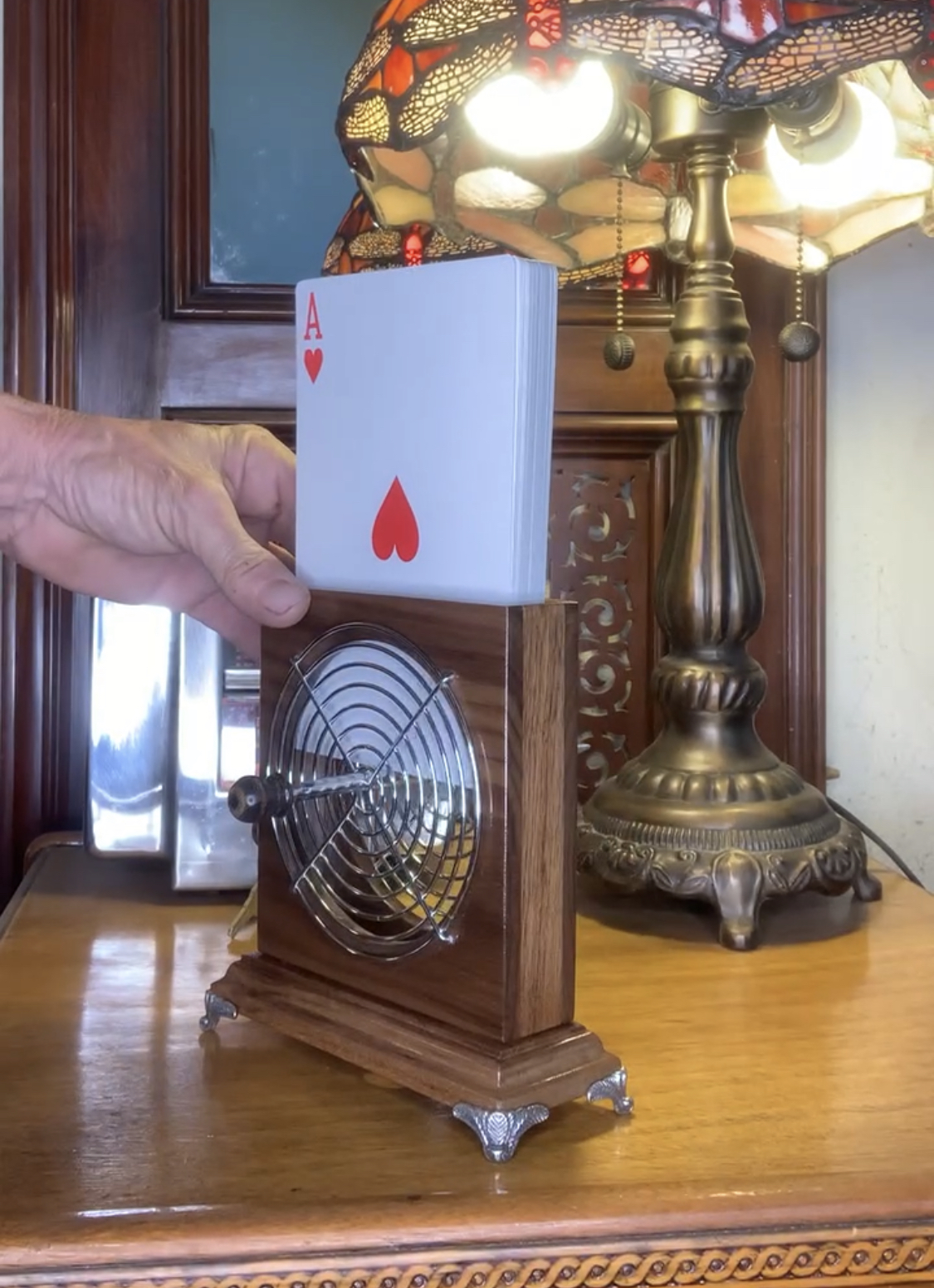 Jumbo Victorian Card Suspension - Image 4